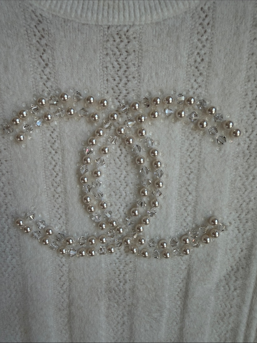 CHANEL White Ribbed Cashmere Crewneck Sweater with Embellished CC - Picture 4 of 9